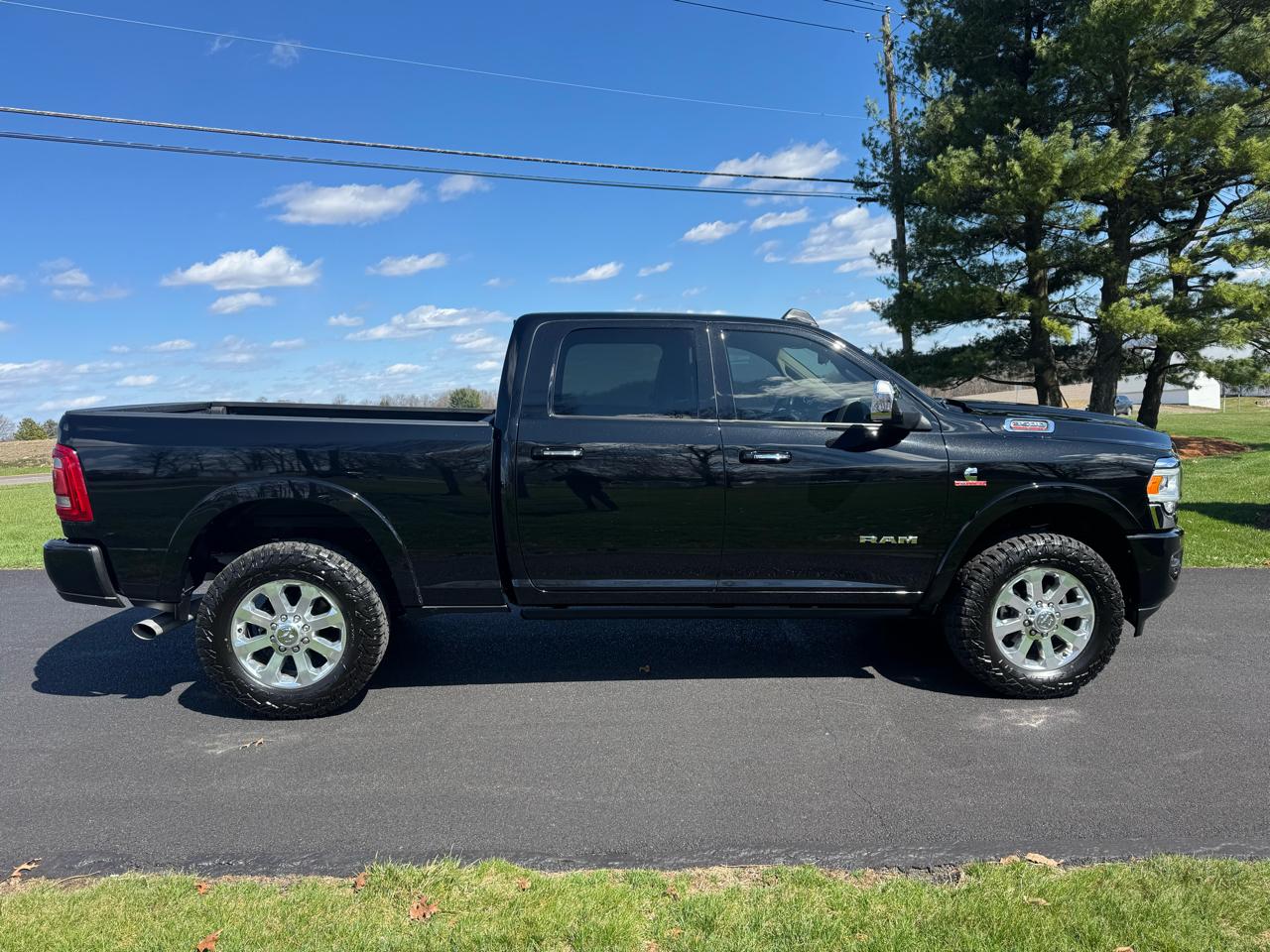RAM 3500 Laramie 4x4 Crew Cab 6'4" Box 2022