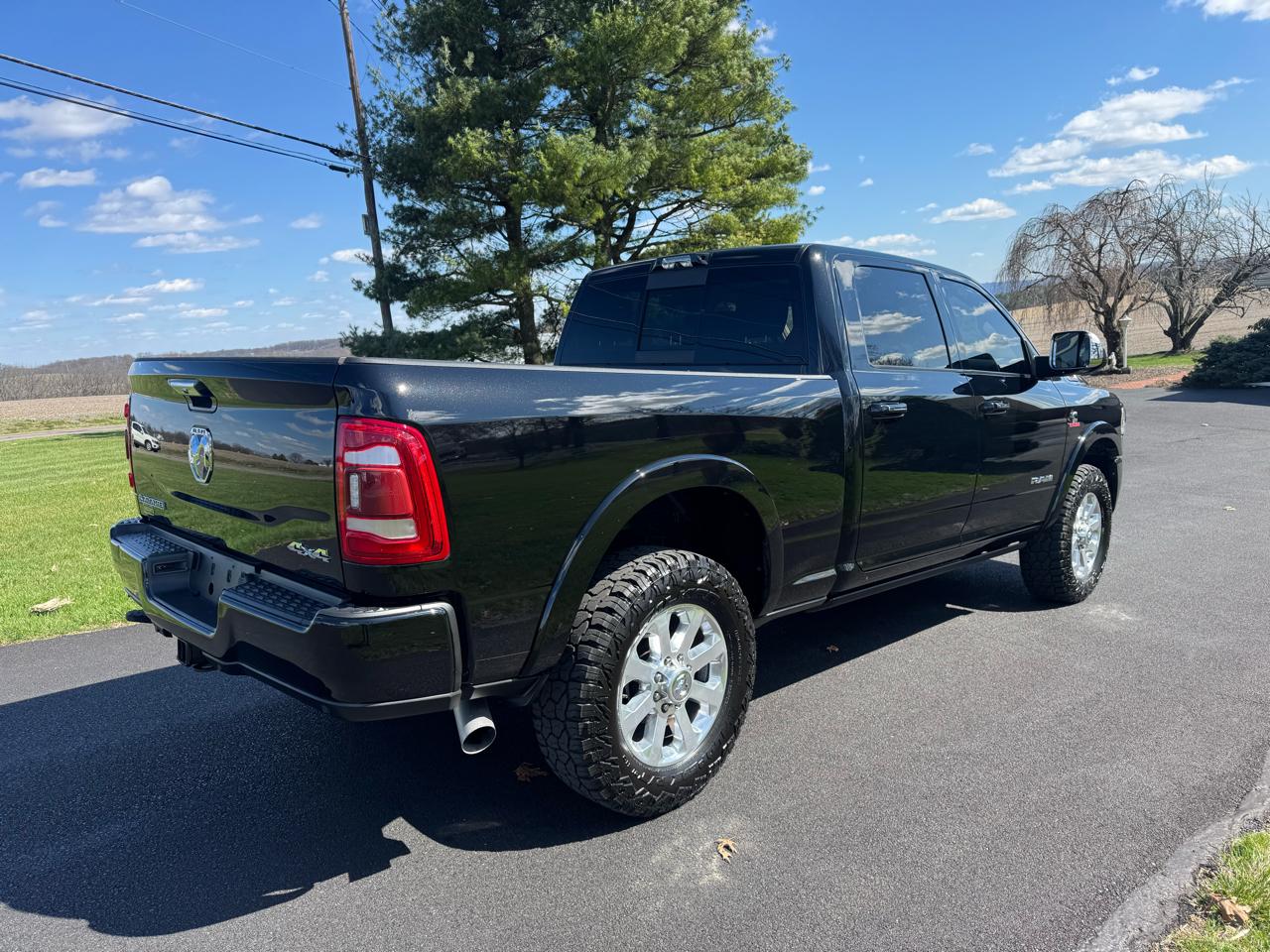 RAM 3500 Laramie 4x4 Crew Cab 6'4" Box 2022