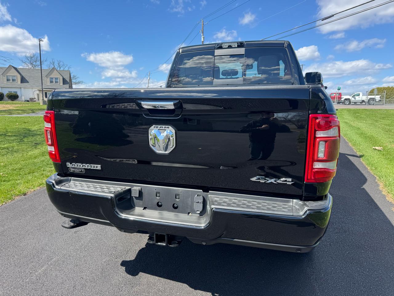 RAM 3500 Laramie 4x4 Crew Cab 6'4" Box 2022