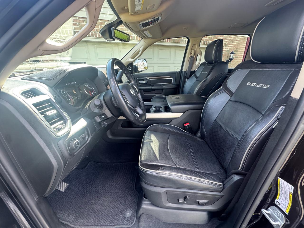 RAM 3500 Laramie 4x4 Crew Cab 6'4" Box 2022