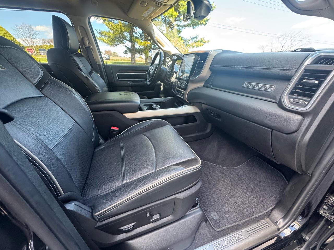 RAM 3500 Laramie 4x4 Crew Cab 6'4" Box 2022