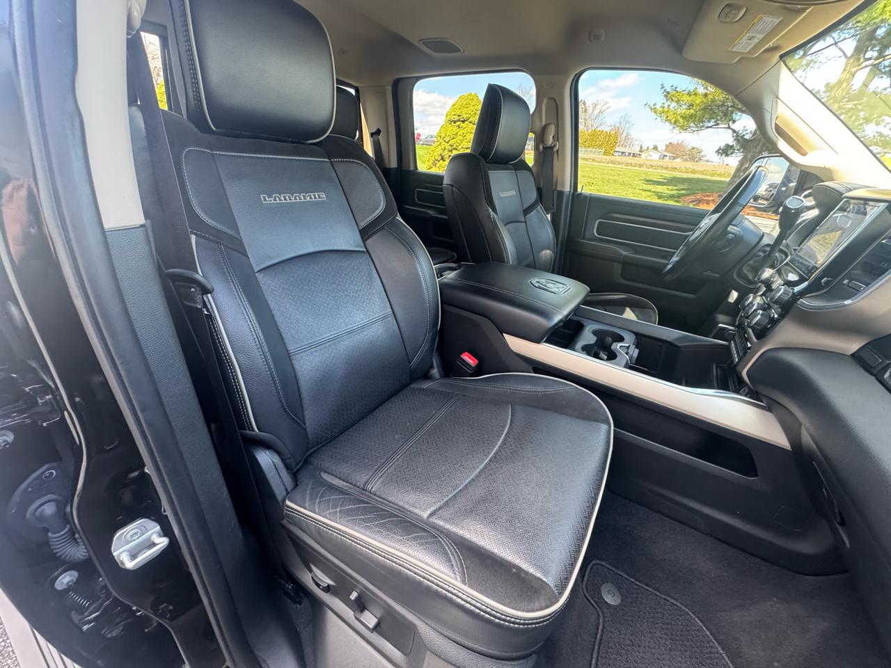 RAM 3500 Laramie 4x4 Crew Cab 6'4" Box 2022