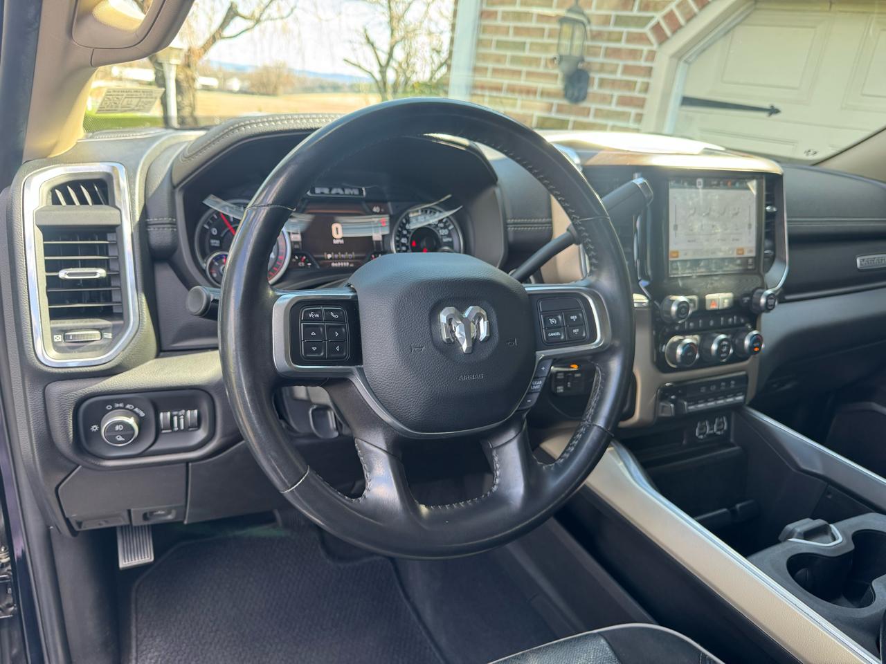 RAM 3500 Laramie 4x4 Crew Cab 6'4" Box 2022