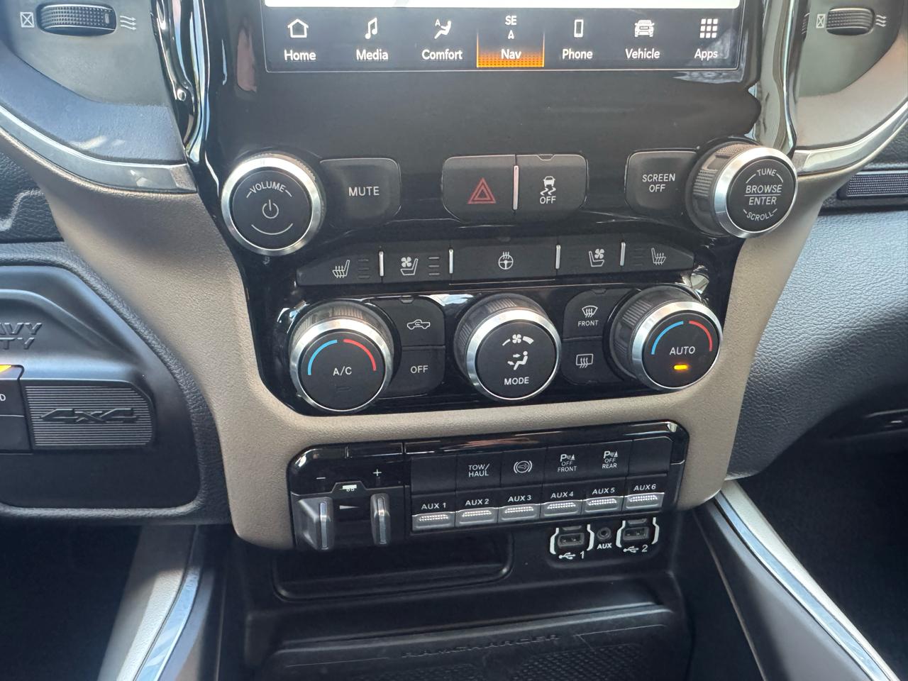 RAM 3500 Laramie 4x4 Crew Cab 6'4" Box 2022