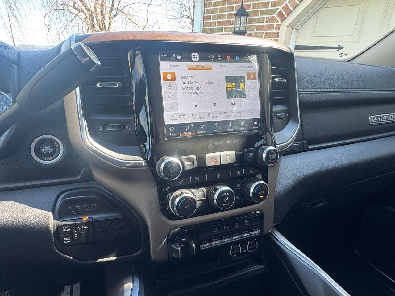 RAM 3500 Laramie 4x4 Crew Cab 6'4" Box 2022