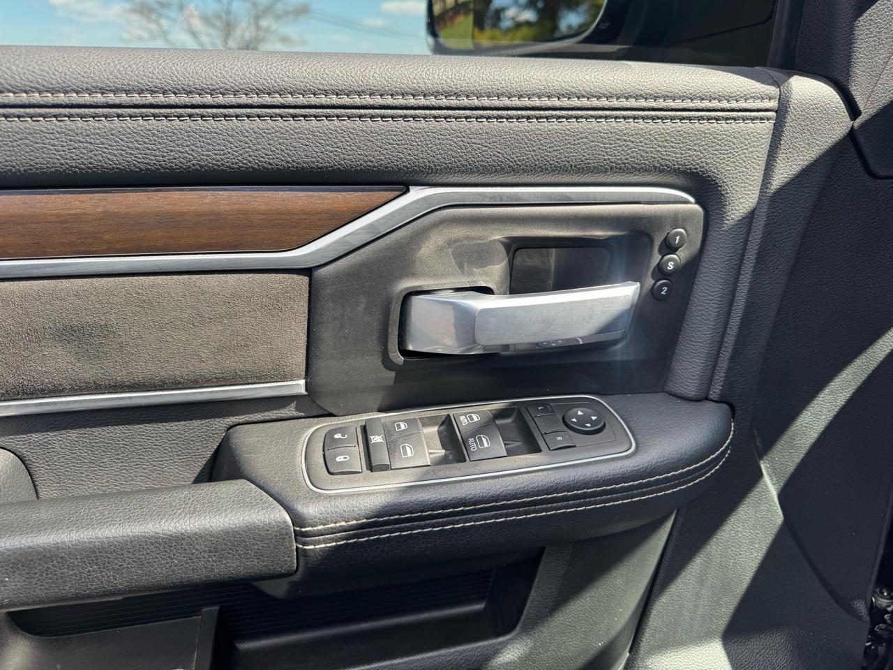 RAM 3500 Laramie 4x4 Crew Cab 6'4" Box 2022