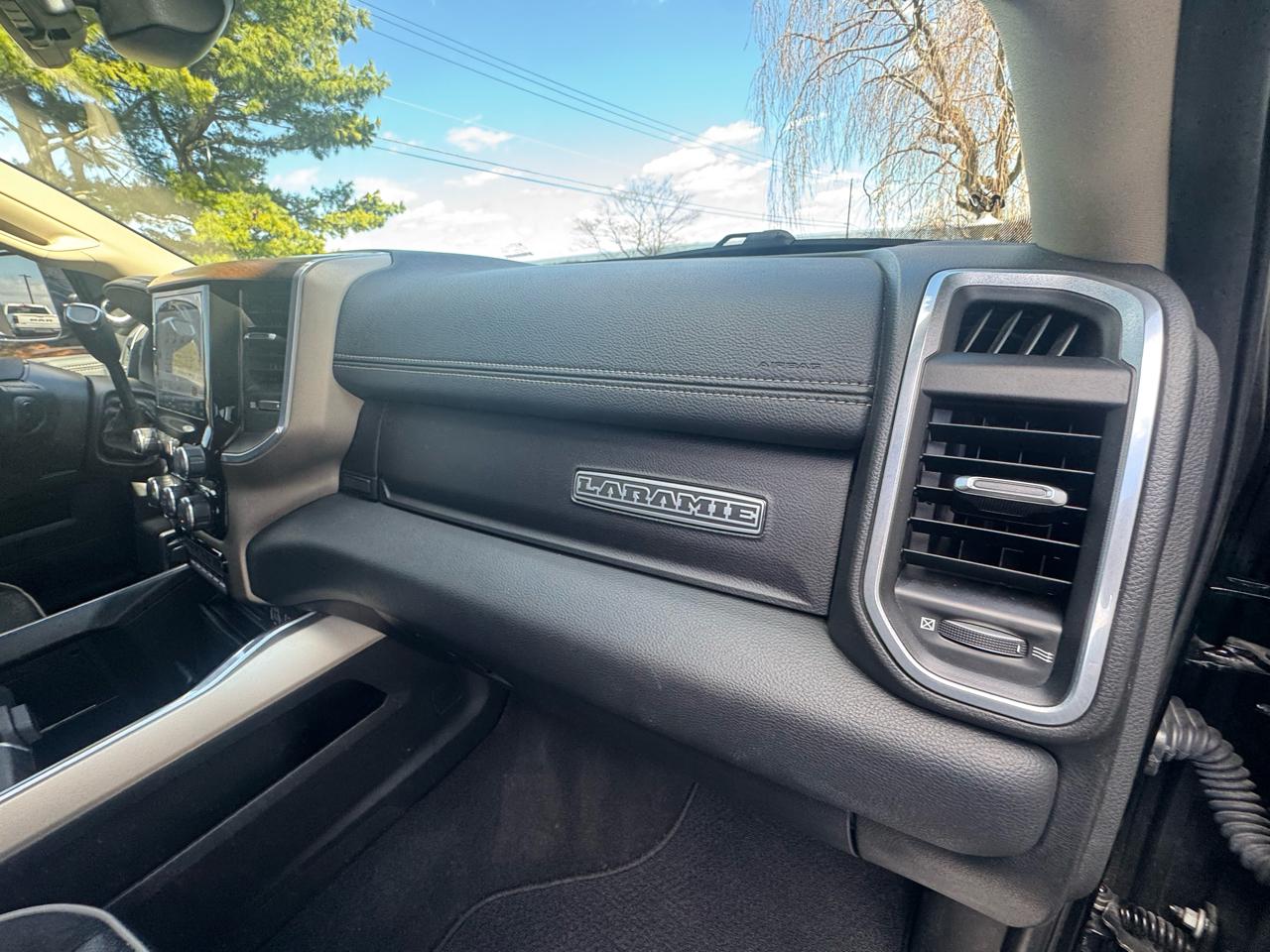 RAM 3500 Laramie 4x4 Crew Cab 6'4" Box 2022