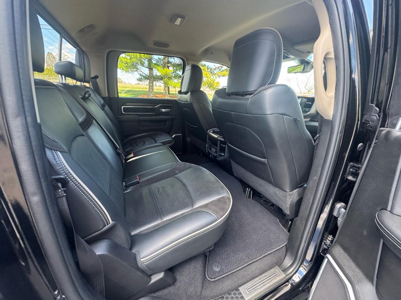 RAM 3500 Laramie 4x4 Crew Cab 6'4" Box 2022