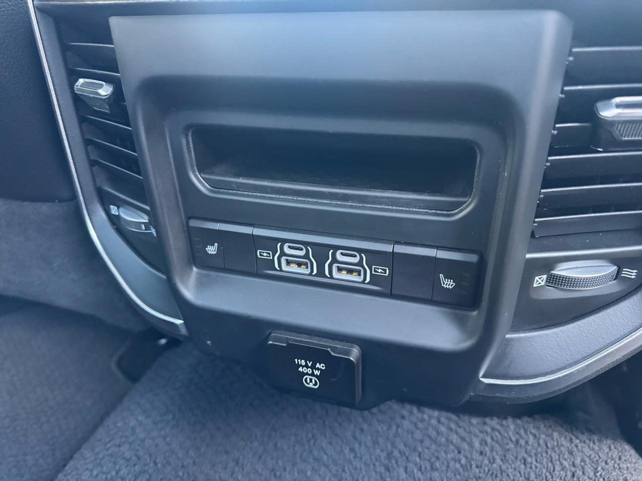 RAM 3500 Laramie 4x4 Crew Cab 6'4" Box 2022