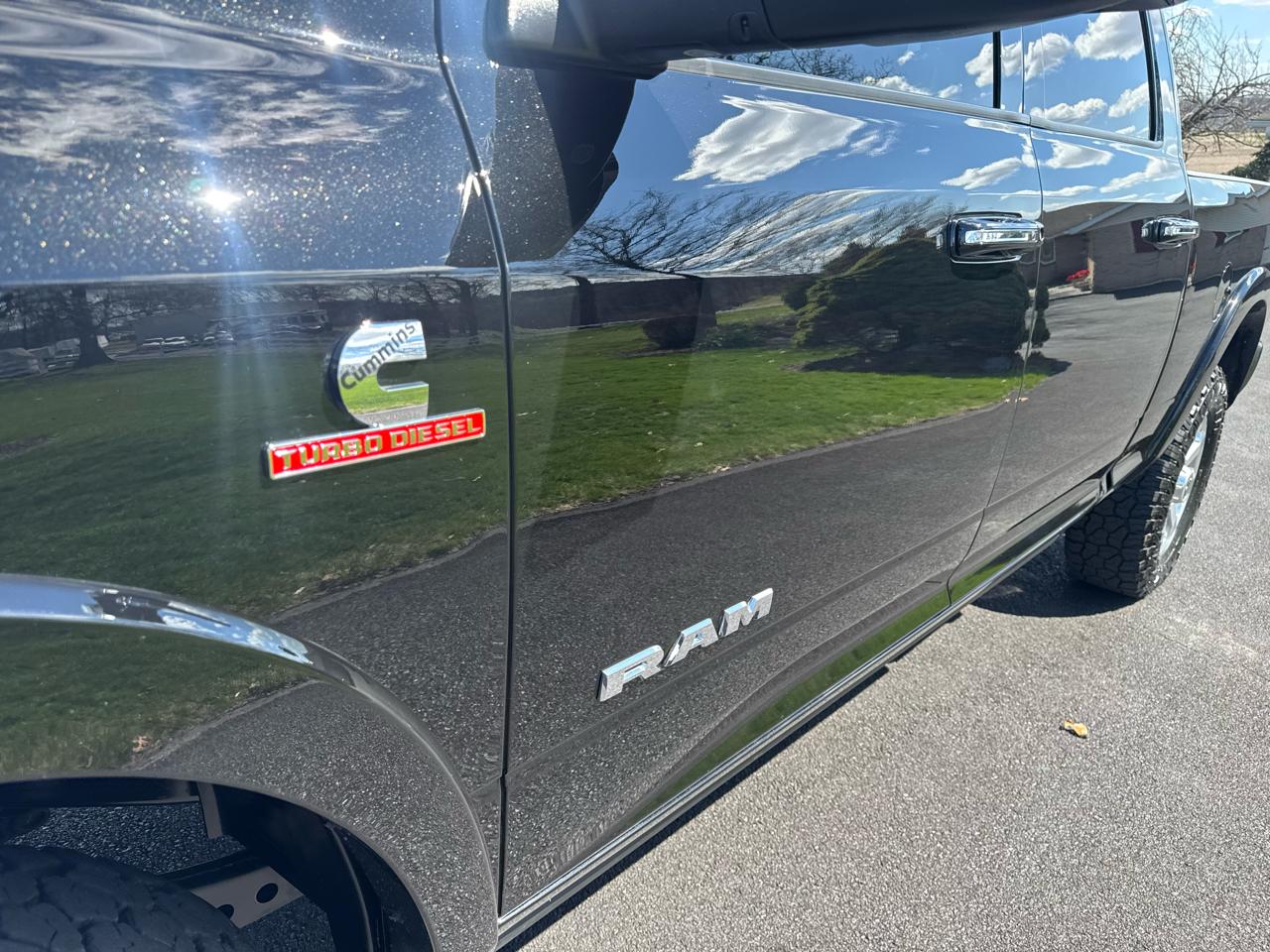 RAM 3500 Laramie 4x4 Crew Cab 6'4" Box 2022