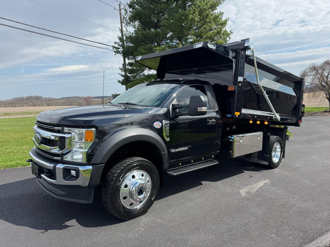 Ford Super Duty F-600 DRW XLT 4WD Reg Cab 169" WB 84" CA 2022