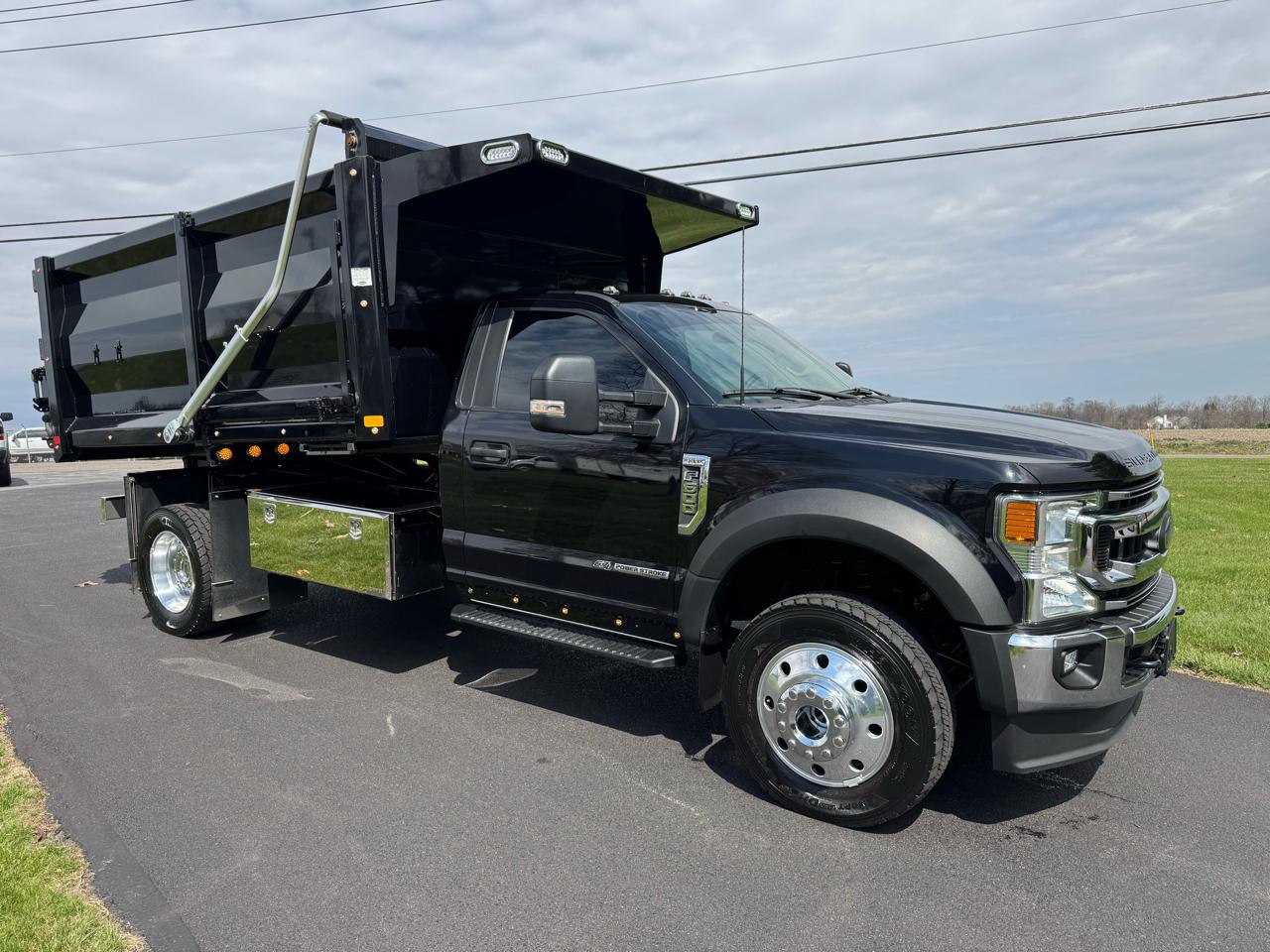 Ford Super Duty F-600 DRW XLT 4WD Reg Cab 169" WB 84" CA 2022