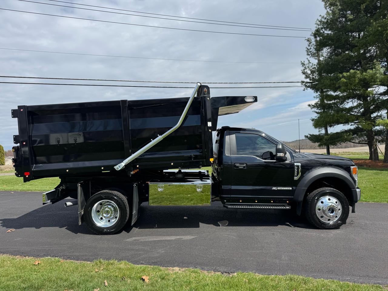 Ford Super Duty F-600 DRW XLT 4WD Reg Cab 169" WB 84" CA 2022