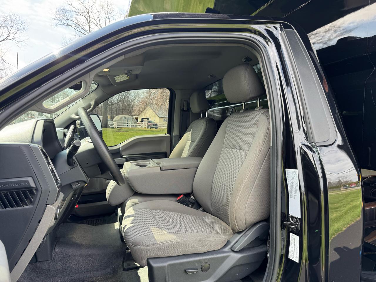 Ford Super Duty F-600 DRW XLT 4WD Reg Cab 169" WB 84" CA 2022