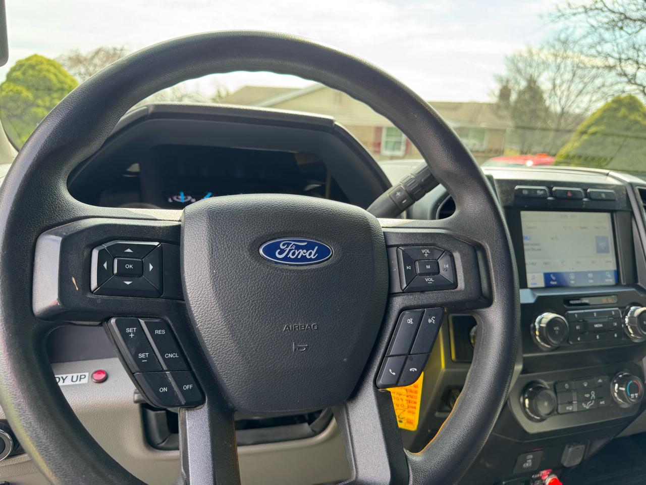 Ford Super Duty F-600 DRW XLT 4WD Reg Cab 169" WB 84" CA 2022