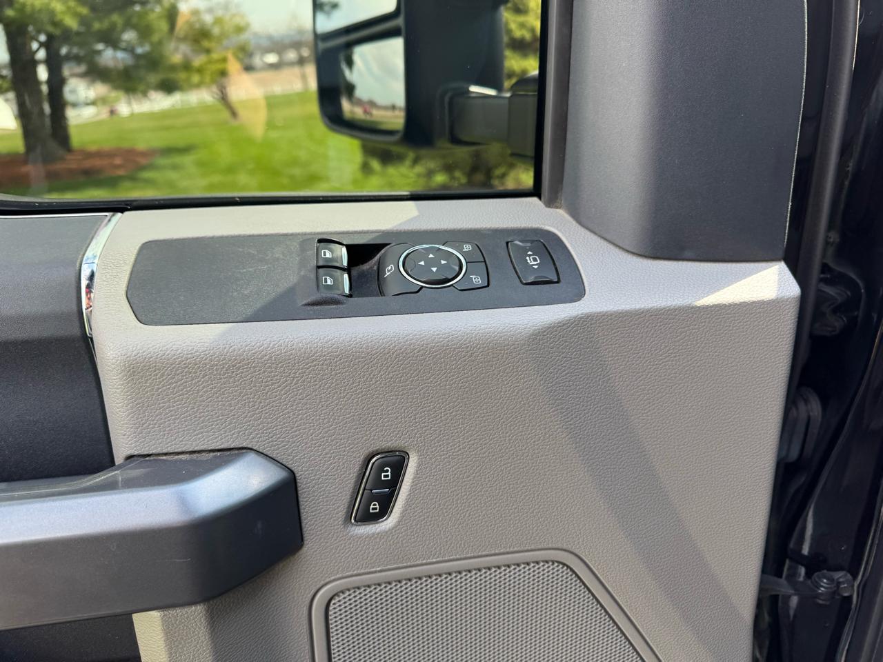 Ford Super Duty F-600 DRW XLT 4WD Reg Cab 169" WB 84" CA 2022