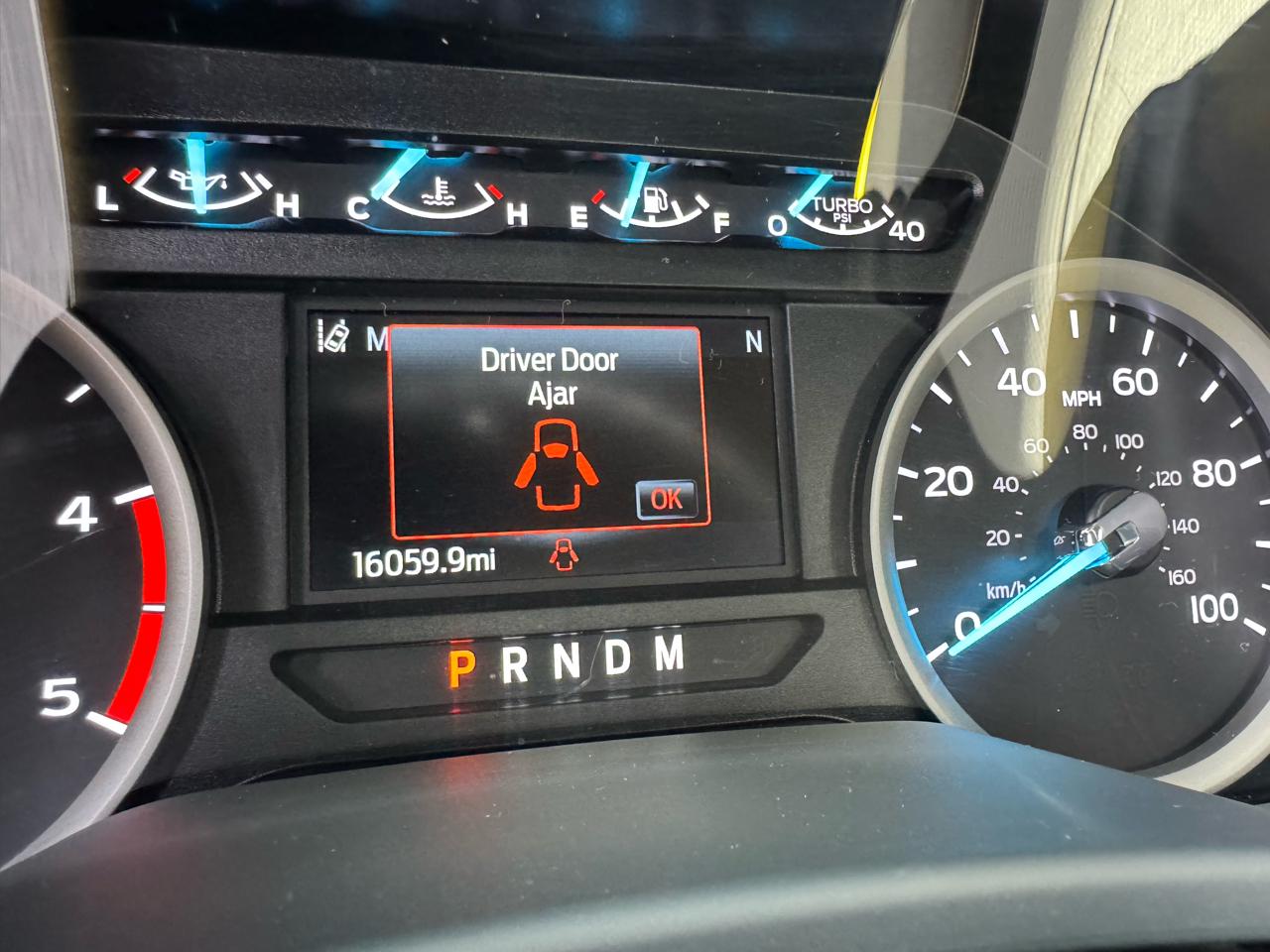 Ford Super Duty F-600 DRW XLT 4WD Reg Cab 169" WB 84" CA 2022