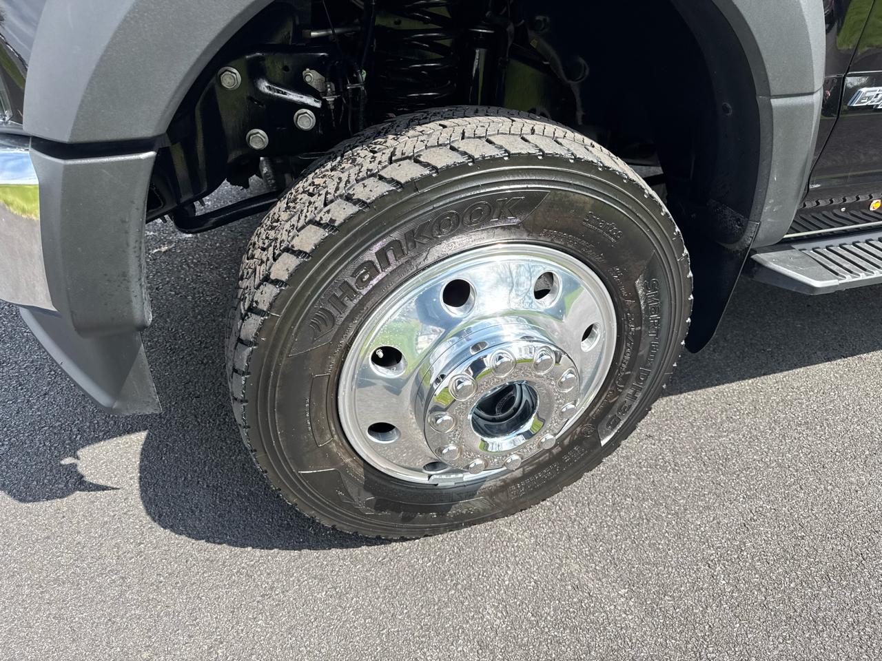 Ford Super Duty F-600 DRW XLT 4WD Reg Cab 169" WB 84" CA 2022