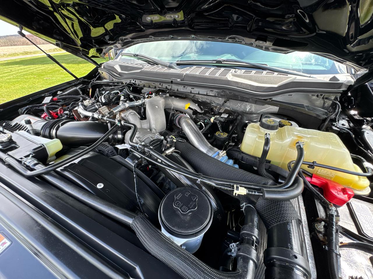 Ford Super Duty F-600 DRW XLT 4WD Reg Cab 169" WB 84" CA 2022