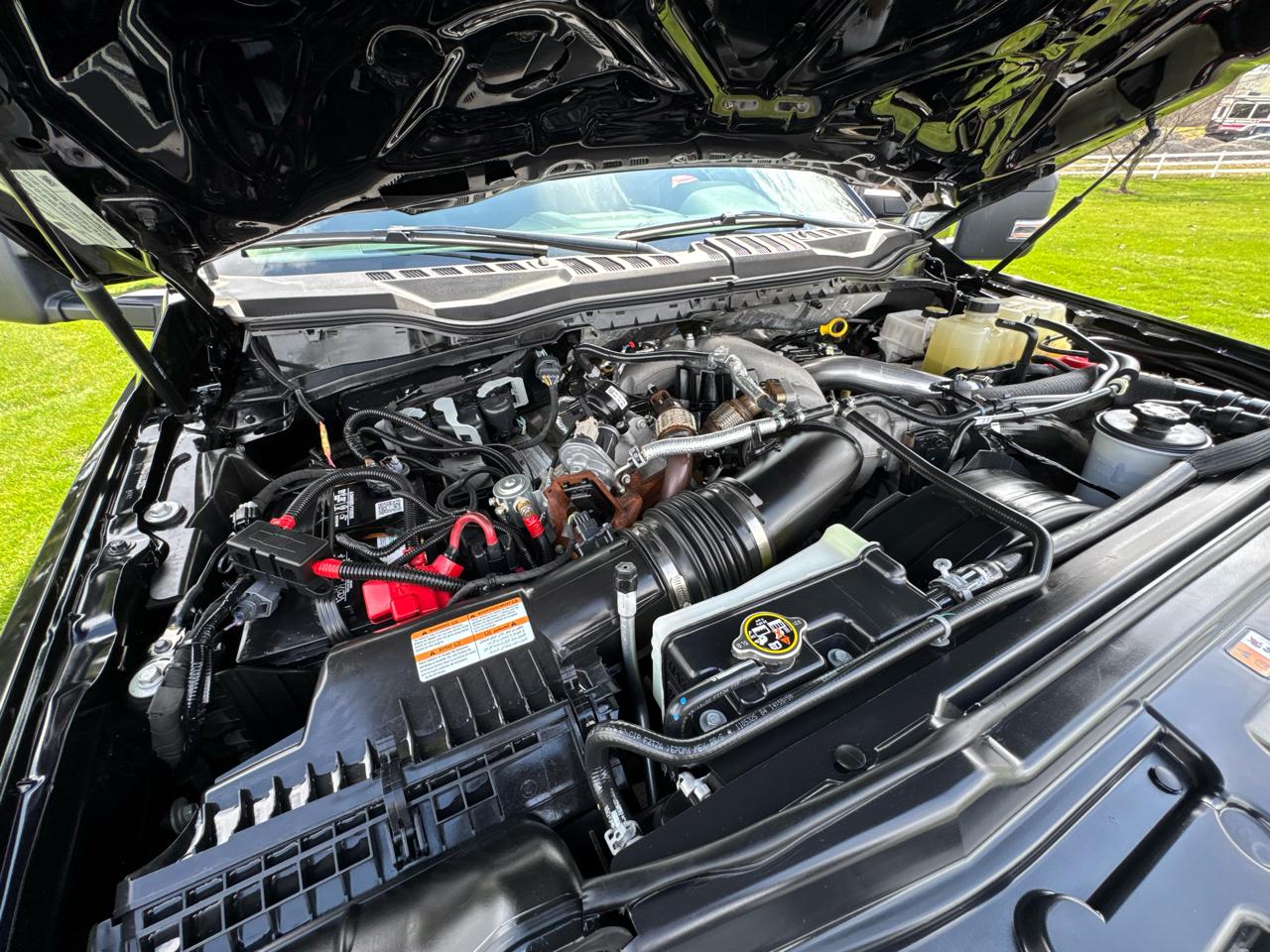 Ford Super Duty F-600 DRW XLT 4WD Reg Cab 169" WB 84" CA 2022