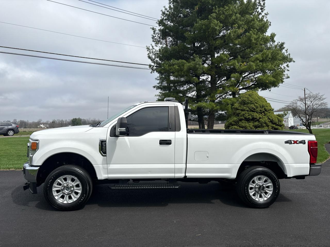 Ford Super Duty F-350 SRW XLT 4WD Reg Cab 8' Box 2022