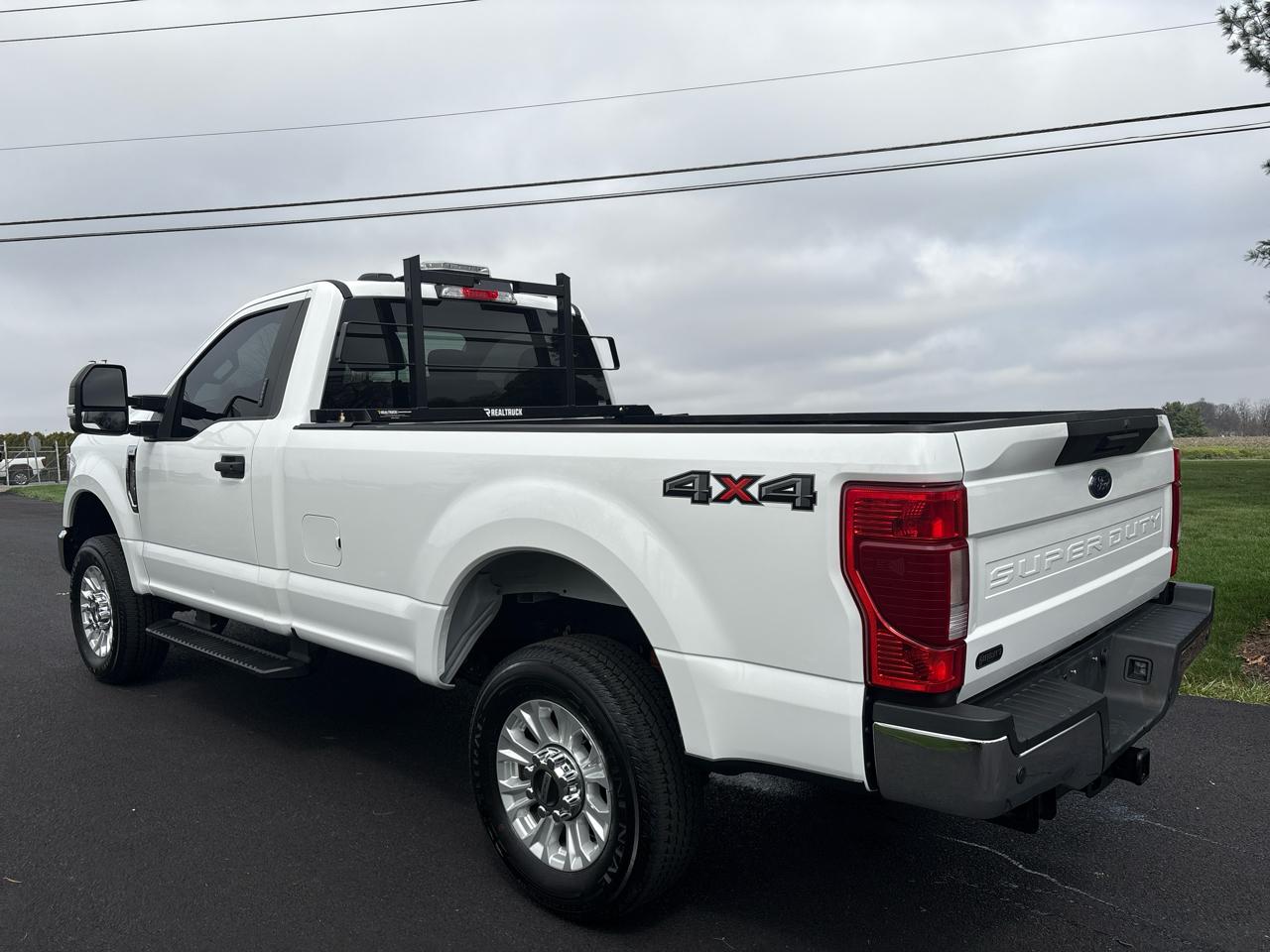 Ford Super Duty F-350 SRW XLT 4WD Reg Cab 8' Box 2022