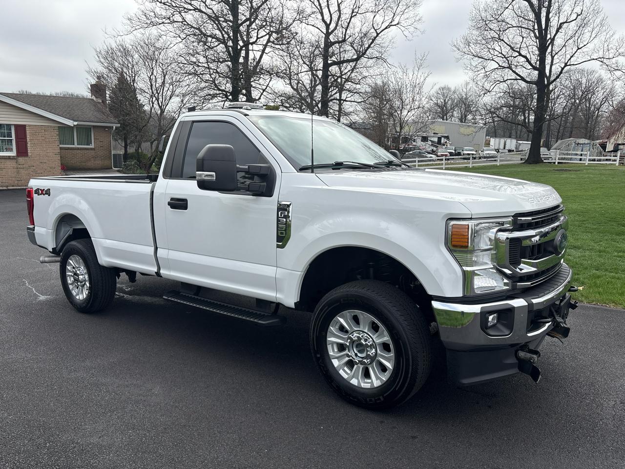 Ford Super Duty F-350 SRW XLT 4WD Reg Cab 8' Box 2022