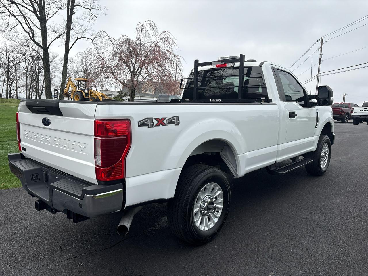 Ford Super Duty F-350 SRW XLT 4WD Reg Cab 8' Box 2022