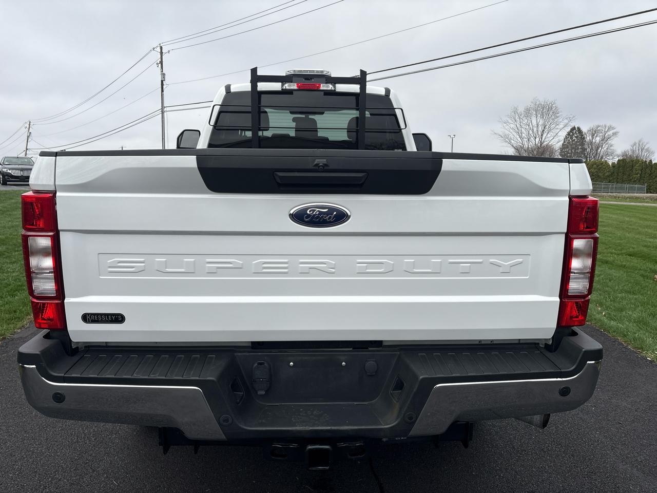 Ford Super Duty F-350 SRW XLT 4WD Reg Cab 8' Box 2022