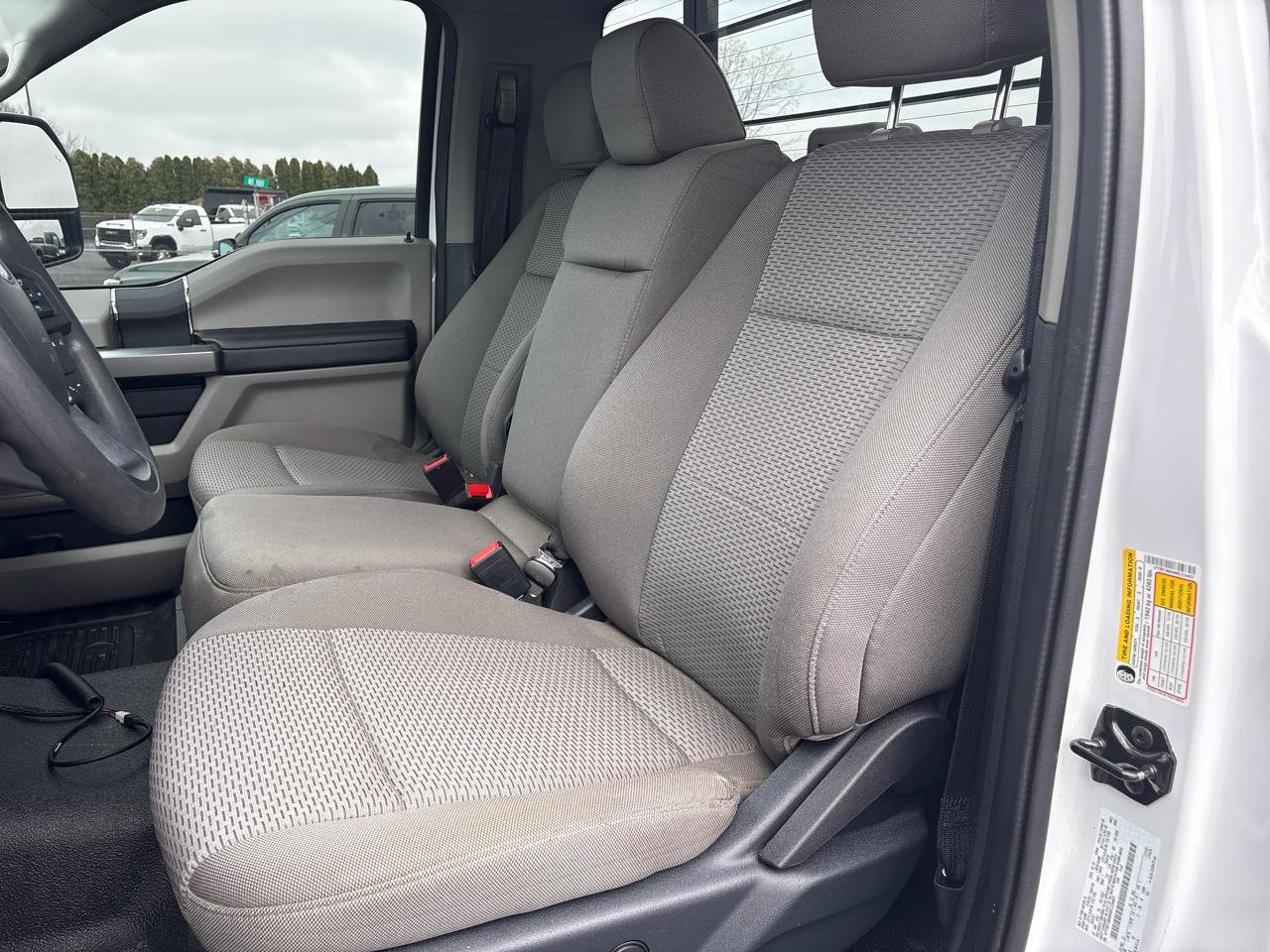 Ford Super Duty F-350 SRW XLT 4WD Reg Cab 8' Box 2022