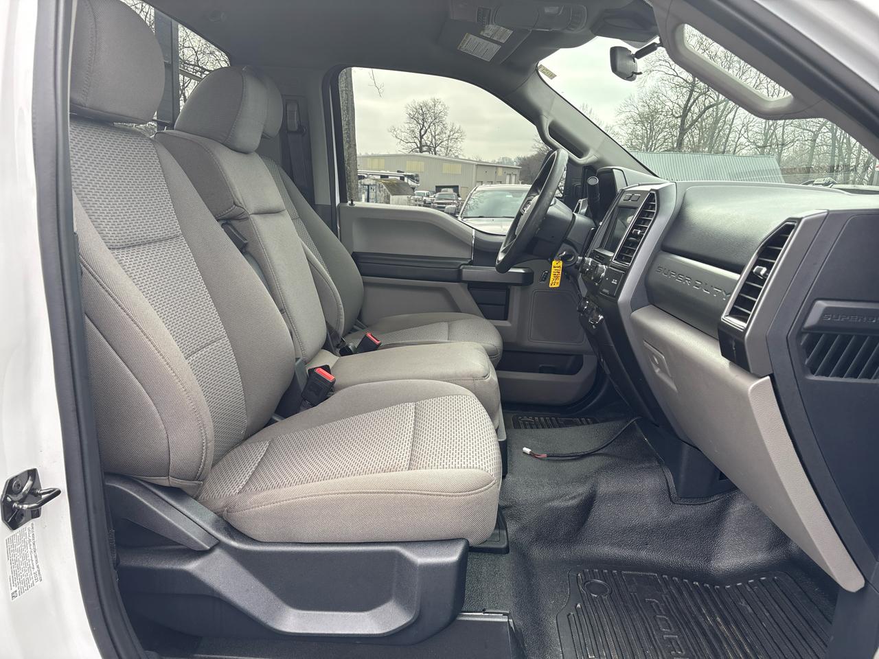 Ford Super Duty F-350 SRW XLT 4WD Reg Cab 8' Box 2022