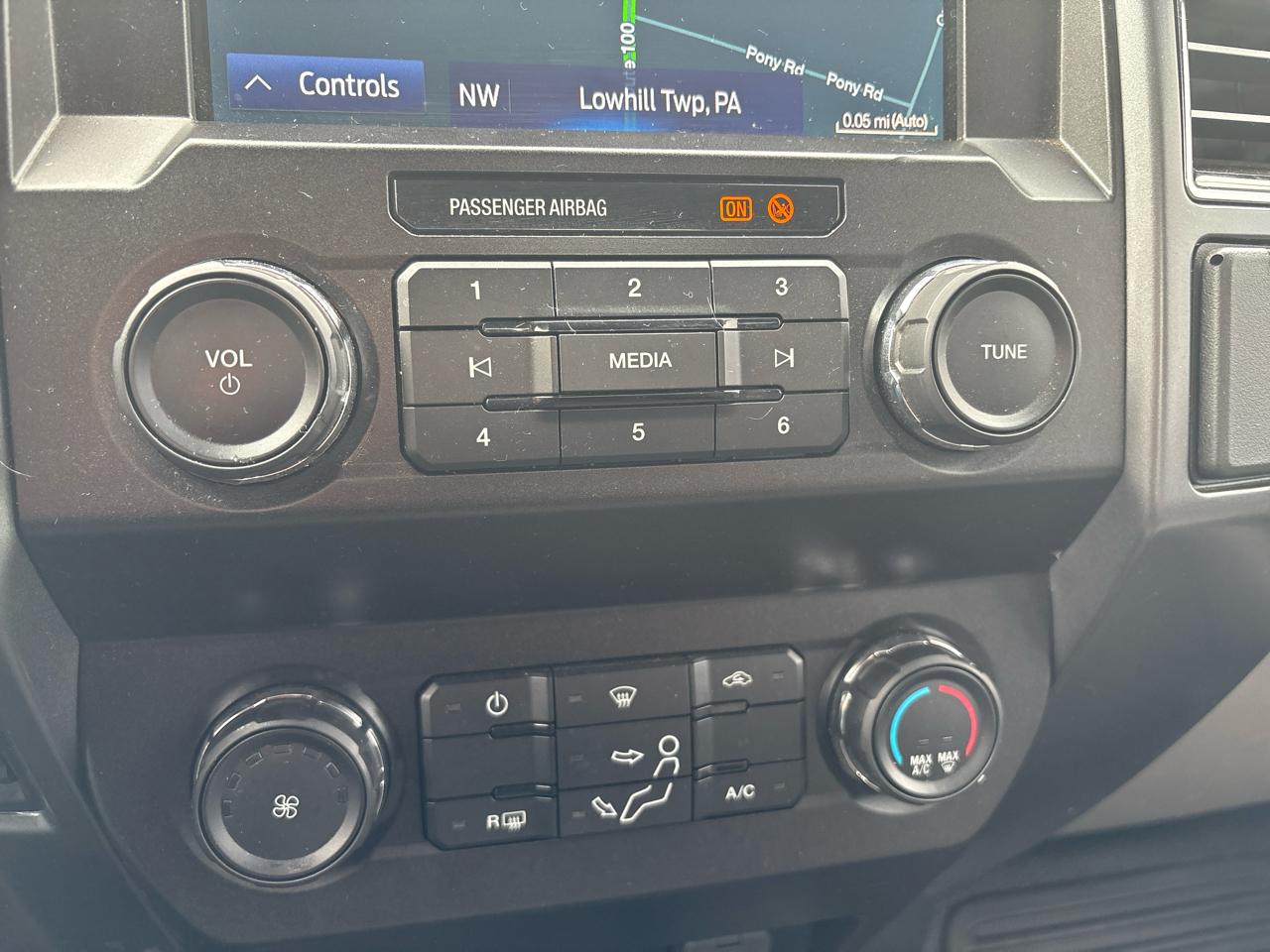 Ford Super Duty F-350 SRW XLT 4WD Reg Cab 8' Box 2022