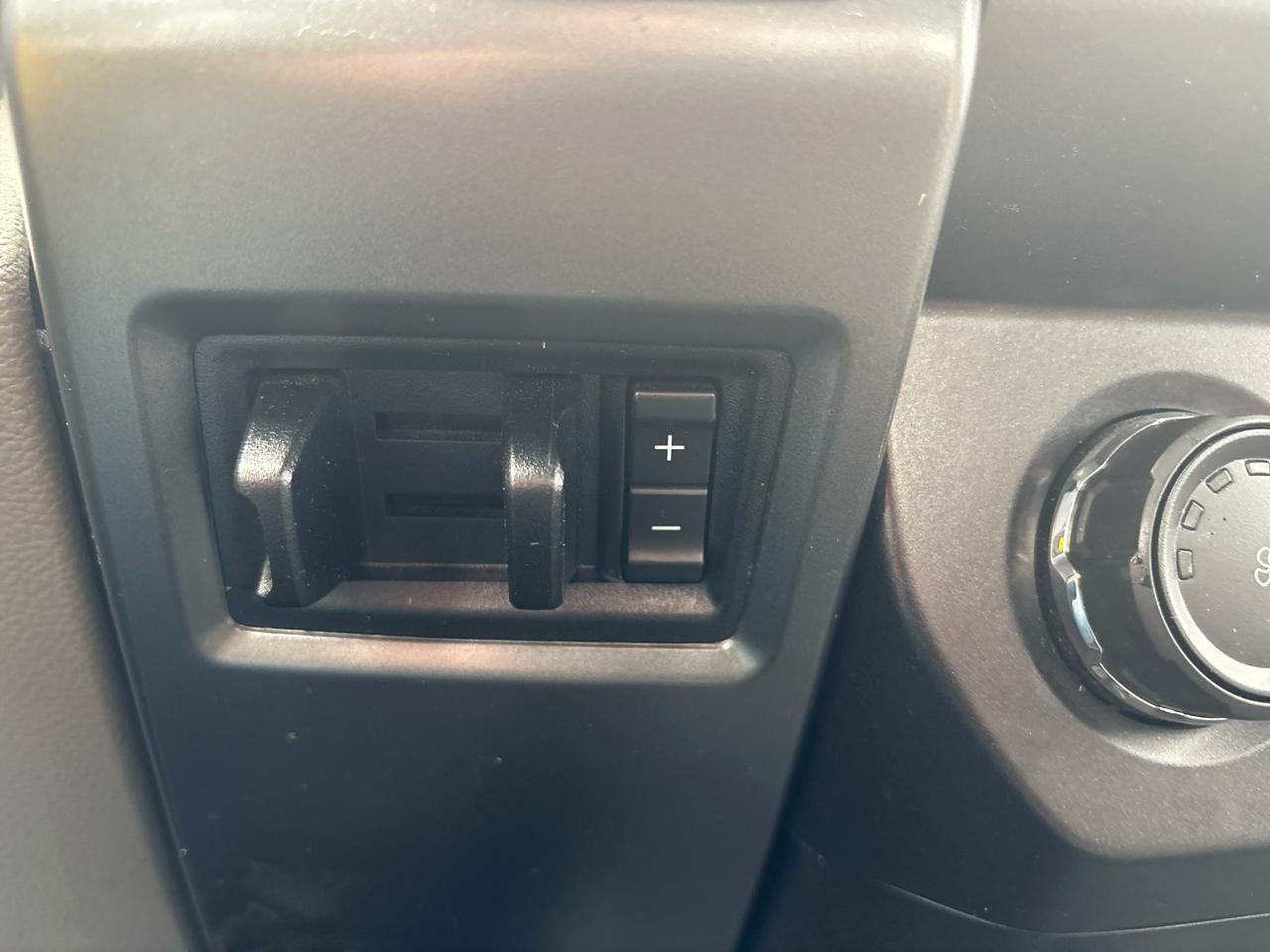 Ford Super Duty F-350 SRW XLT 4WD Reg Cab 8' Box 2022