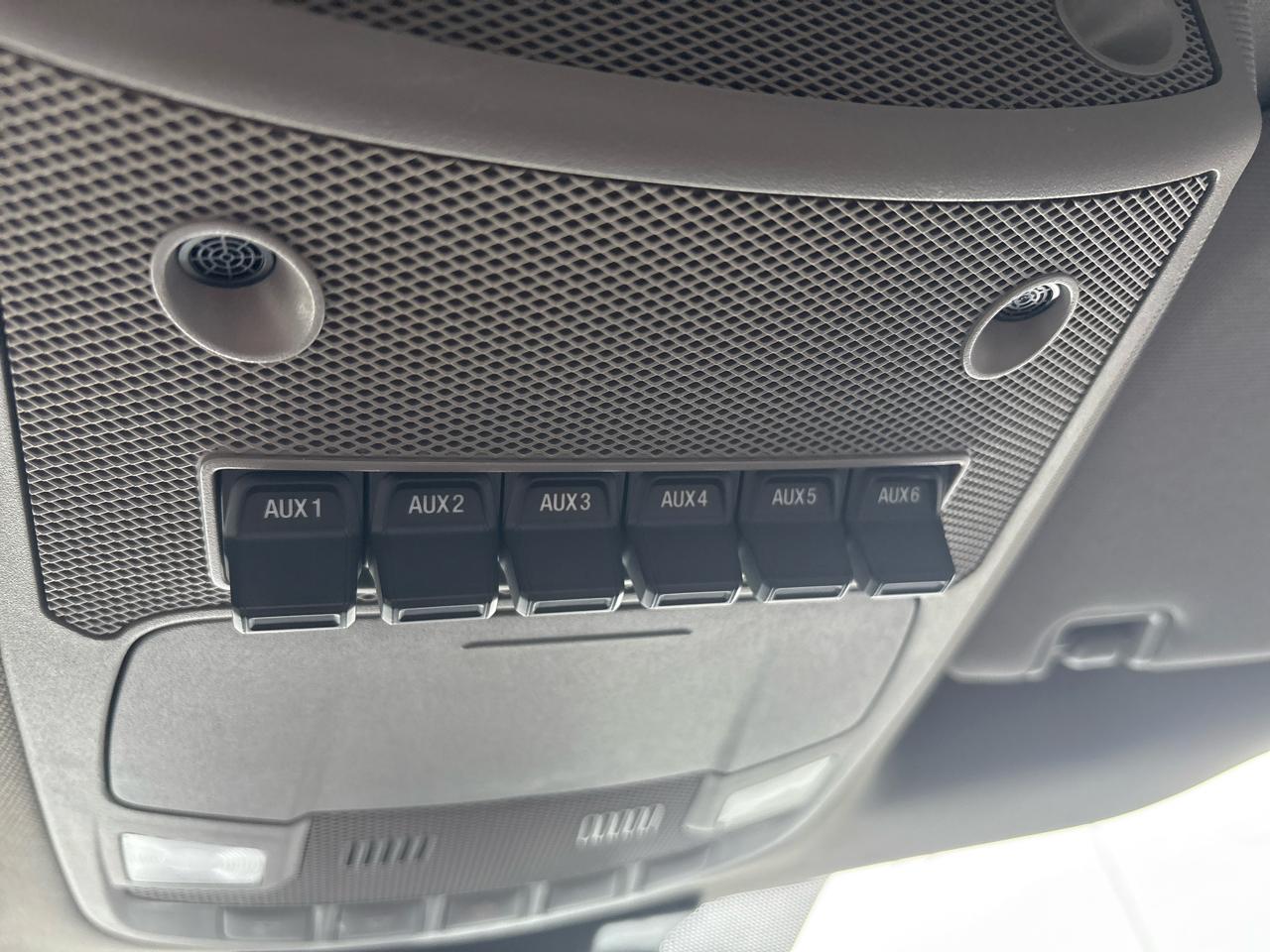 Ford Super Duty F-350 SRW XLT 4WD Reg Cab 8' Box 2022