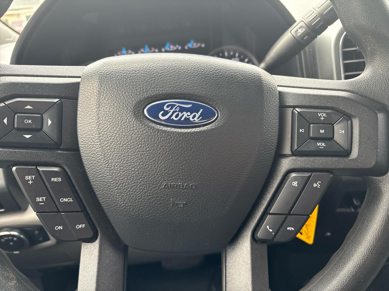 Ford Super Duty F-350 SRW XLT 4WD Reg Cab 8' Box 2022