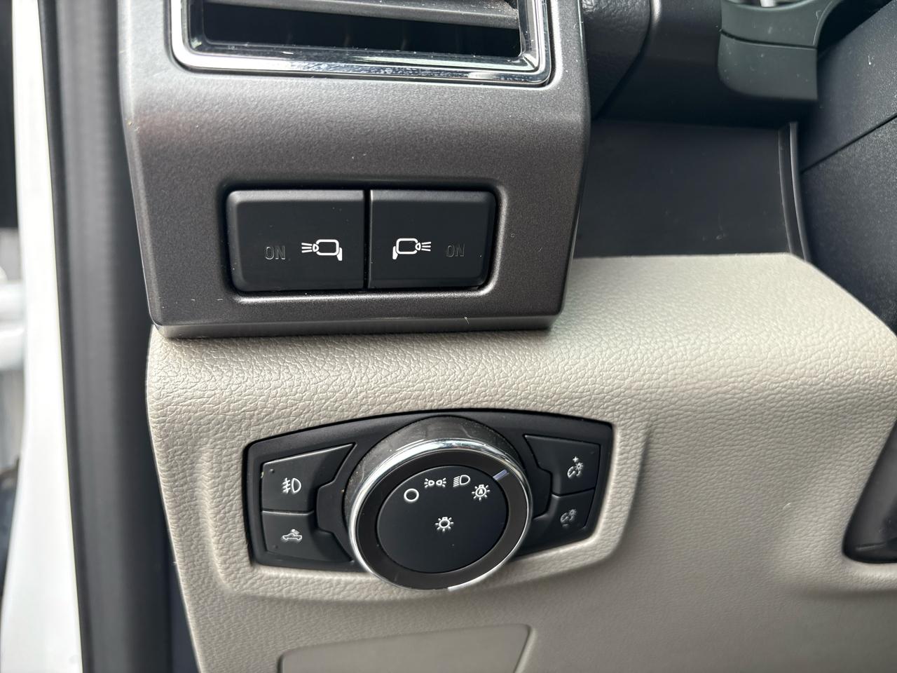 Ford Super Duty F-350 SRW XLT 4WD Reg Cab 8' Box 2022