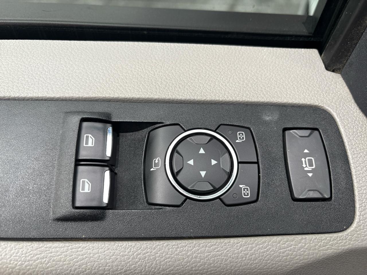 Ford Super Duty F-350 SRW XLT 4WD Reg Cab 8' Box 2022