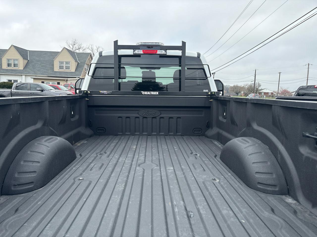 Ford Super Duty F-350 SRW XLT 4WD Reg Cab 8' Box 2022