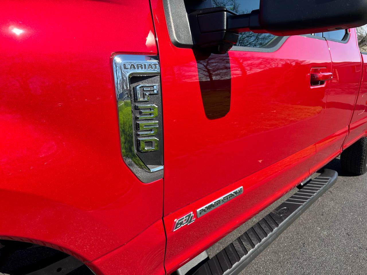 Ford Super Duty F-350 SRW Lariat 4WD SuperCab 8' Box 2021