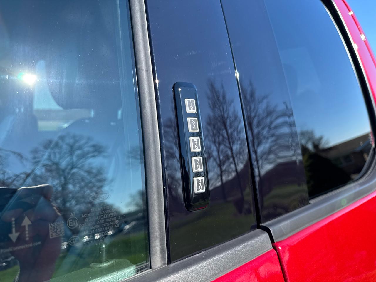 Ford Super Duty F-350 SRW Lariat 4WD SuperCab 8' Box 2021