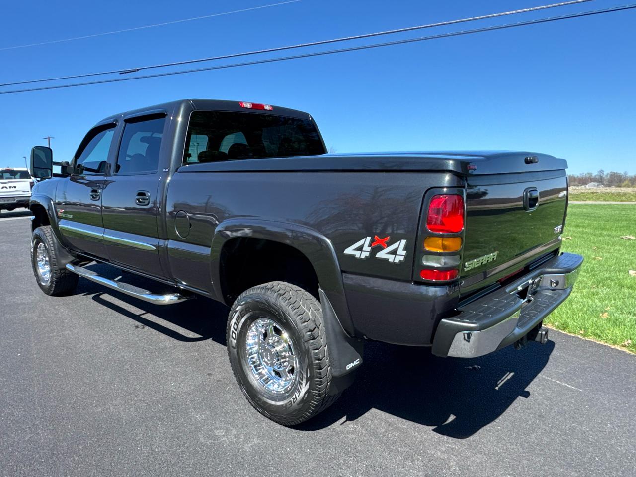 GMC Sierra 2500HD Crew Cab 153" WB 4WD SLE 2005