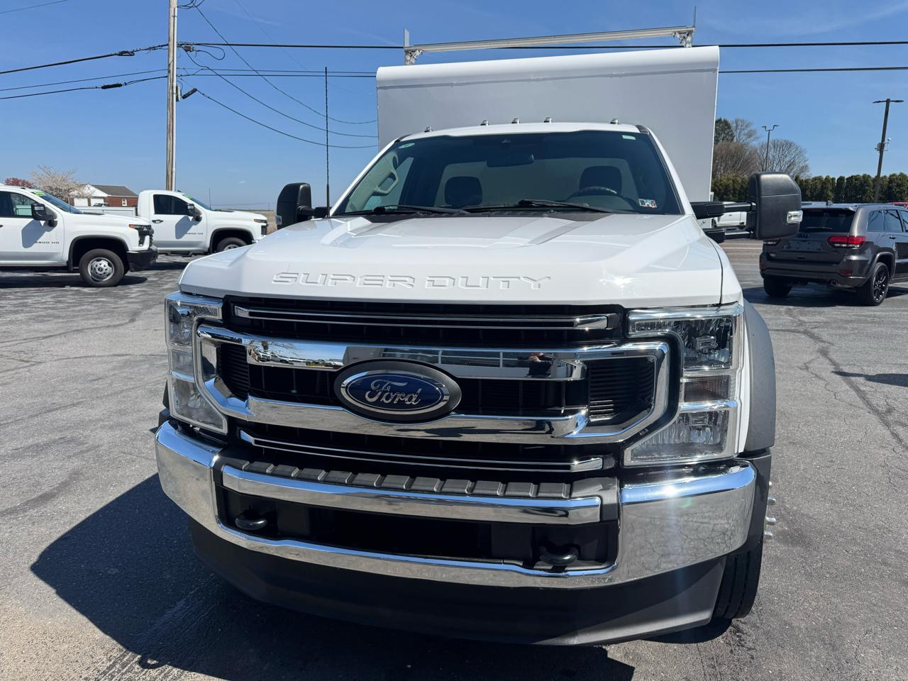 Ford Super Duty F-450 DRW XLT 4WD Reg Cab 145" WB 60" CA XLT 2022