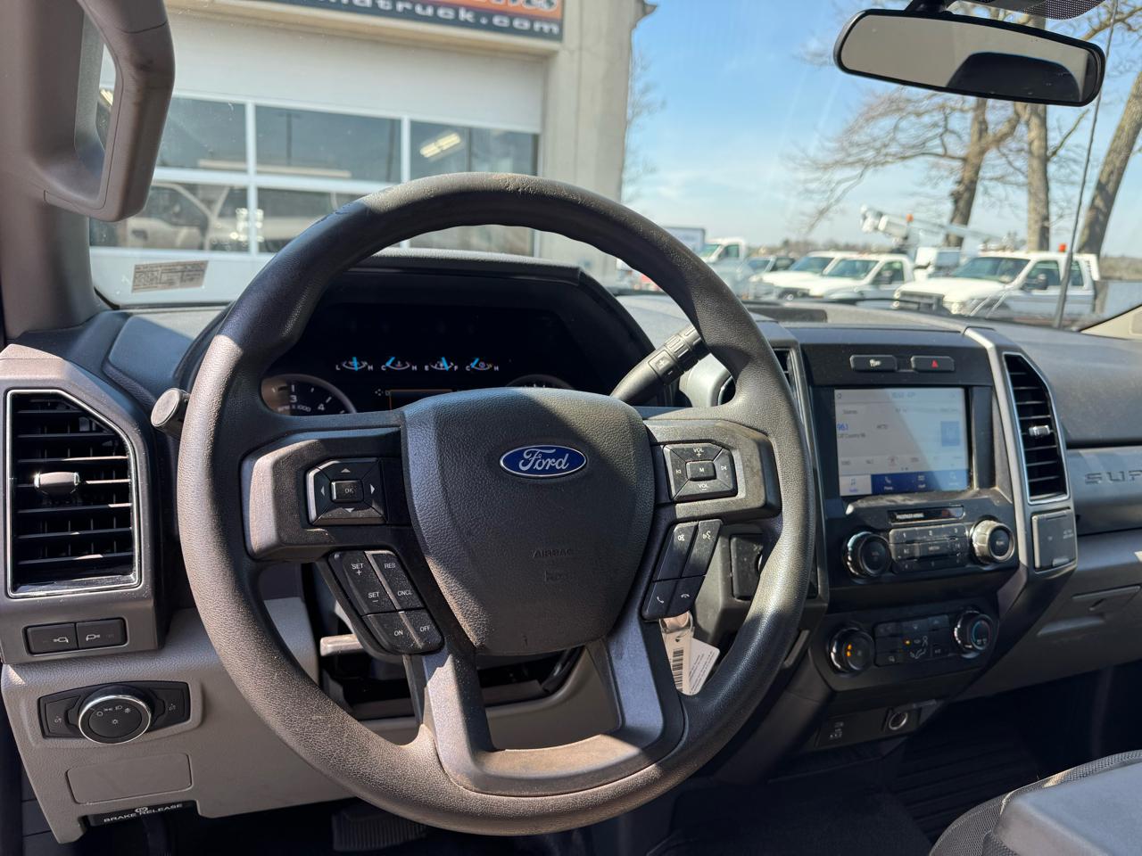 Ford Super Duty F-450 DRW XLT 4WD Reg Cab 145" WB 60" CA XLT 2022