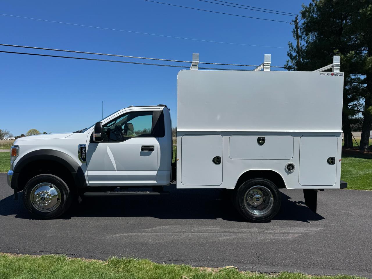 Ford Super Duty F-450 DRW XLT 4WD Reg Cab 145" WB 60" CA XLT 2022