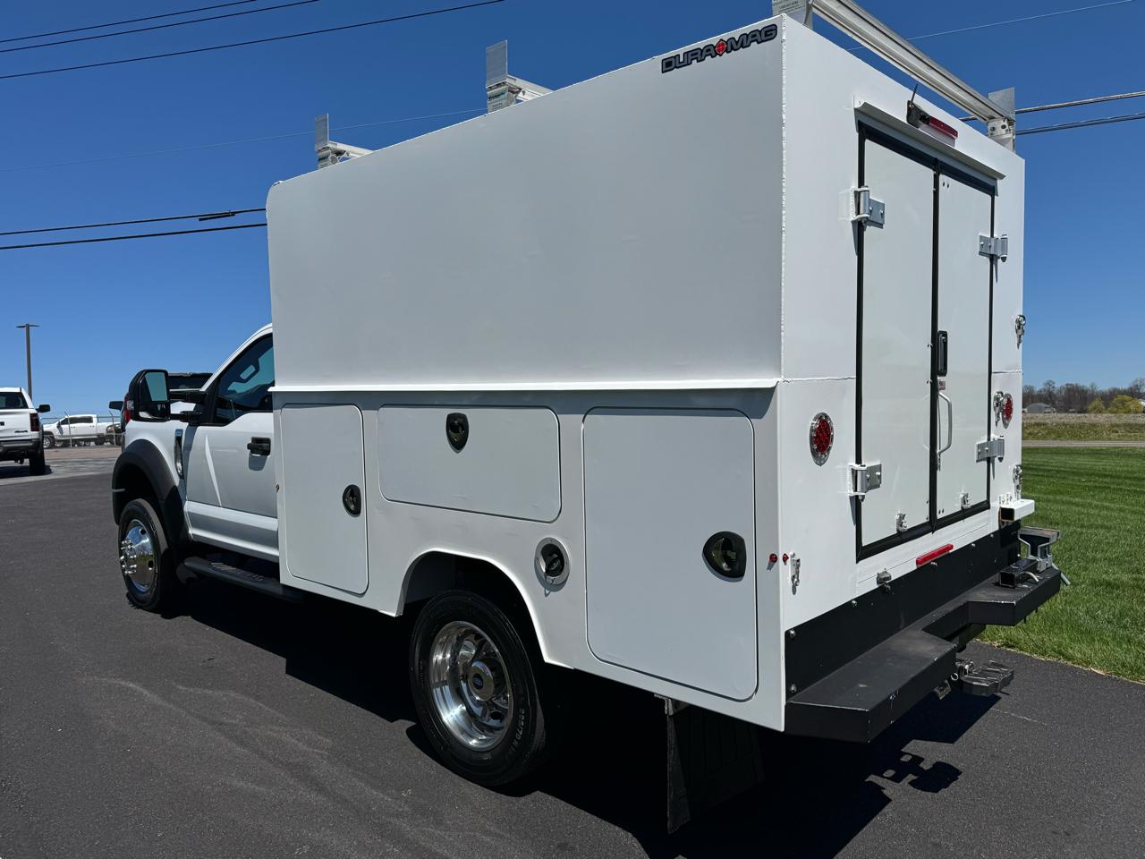 Ford Super Duty F-450 DRW XLT 4WD Reg Cab 145" WB 60" CA XLT 2022