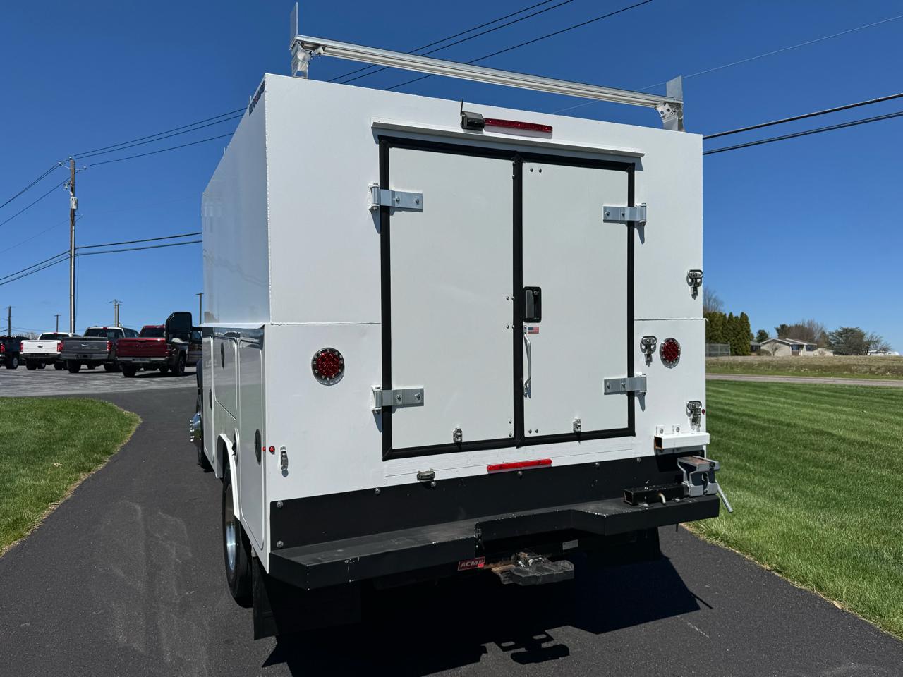 Ford Super Duty F-450 DRW XLT 4WD Reg Cab 145" WB 60" CA XLT 2022