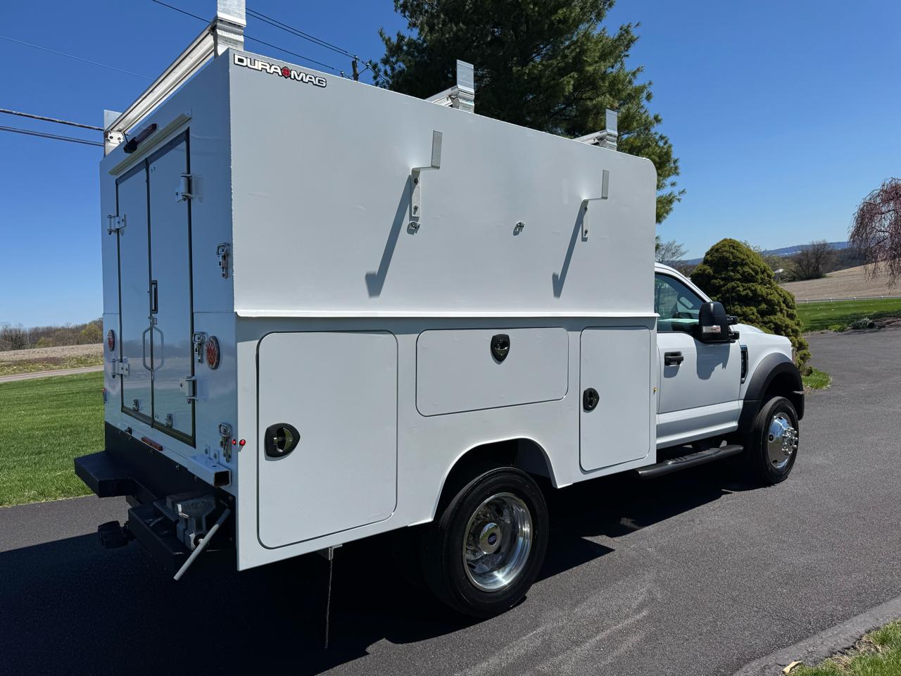 Ford Super Duty F-450 DRW XLT 4WD Reg Cab 145" WB 60" CA XLT 2022