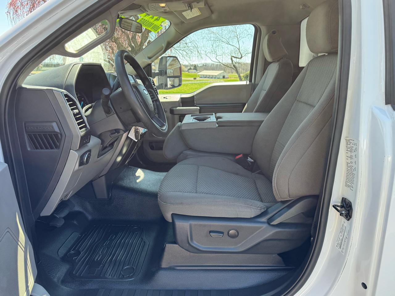 Ford Super Duty F-450 DRW XLT 4WD Reg Cab 145" WB 60" CA XLT 2022