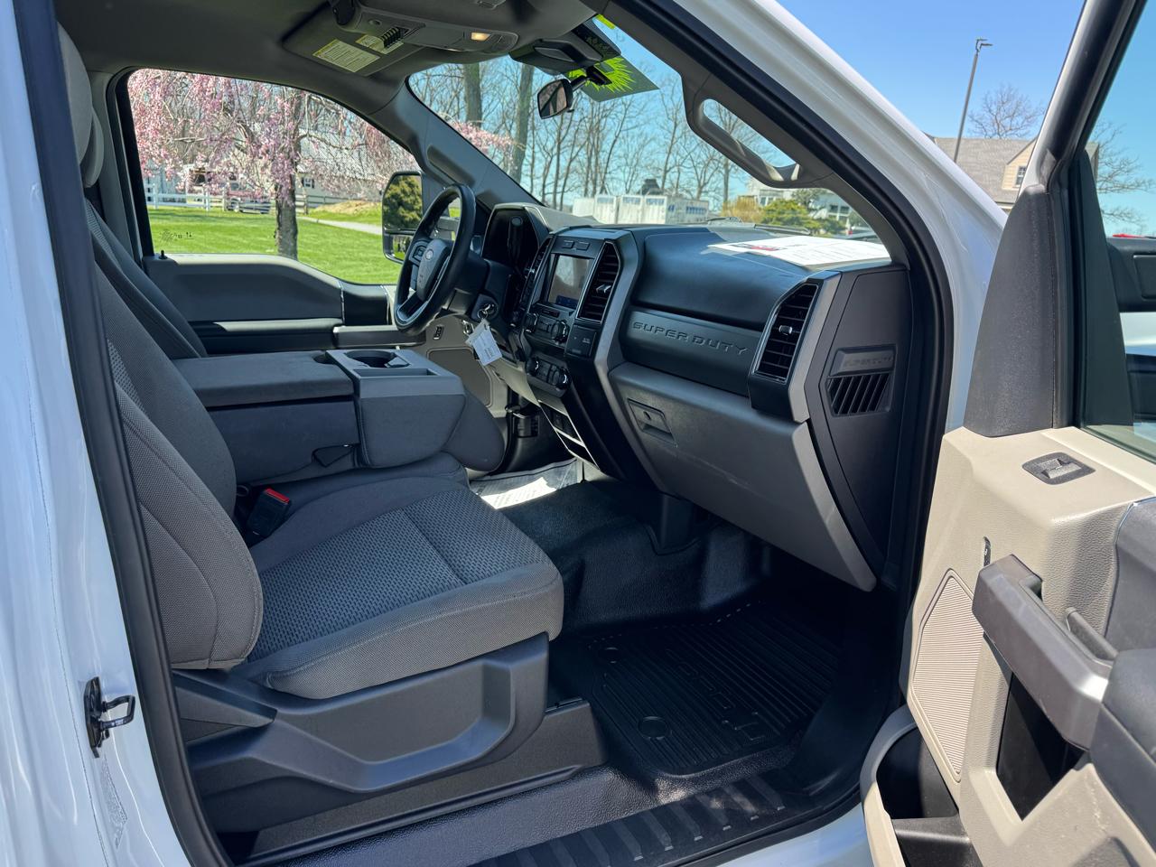 Ford Super Duty F-450 DRW XLT 4WD Reg Cab 145" WB 60" CA XLT 2022
