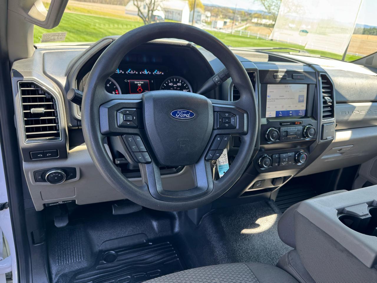 Ford Super Duty F-450 DRW XLT 4WD Reg Cab 145" WB 60" CA XLT 2022